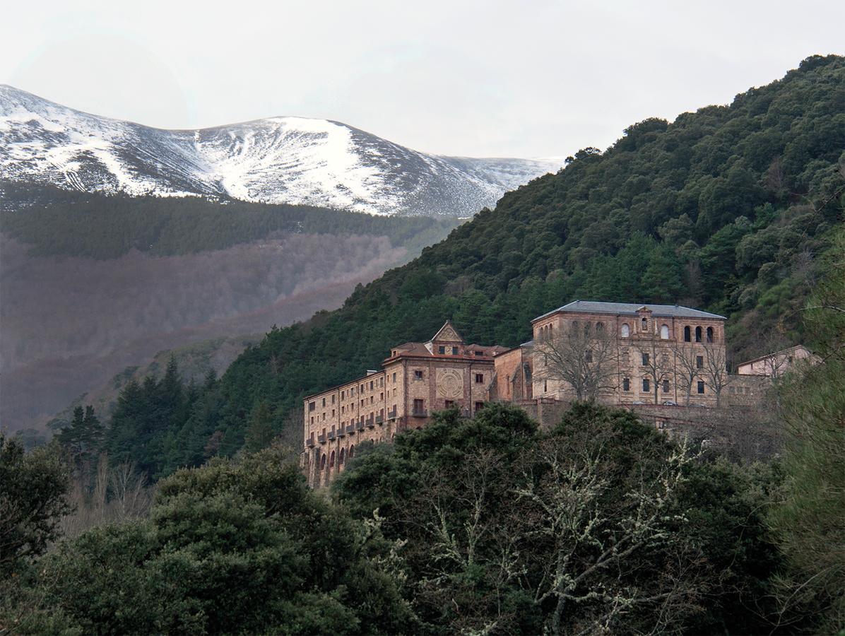 Monasterio De Santa Maria De Valvanera Anguiano Bagian luar foto