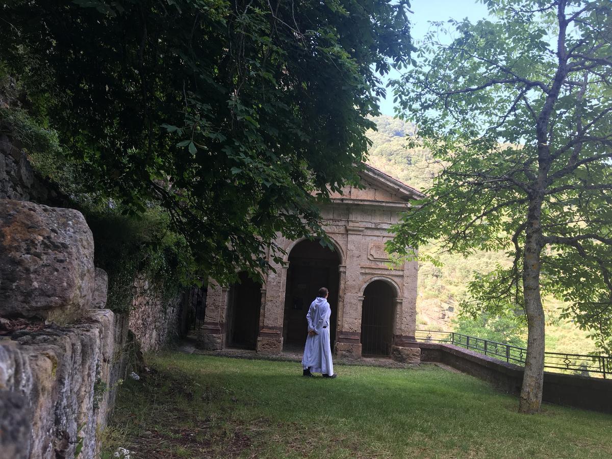 Monasterio De Santa Maria De Valvanera Anguiano Bagian luar foto