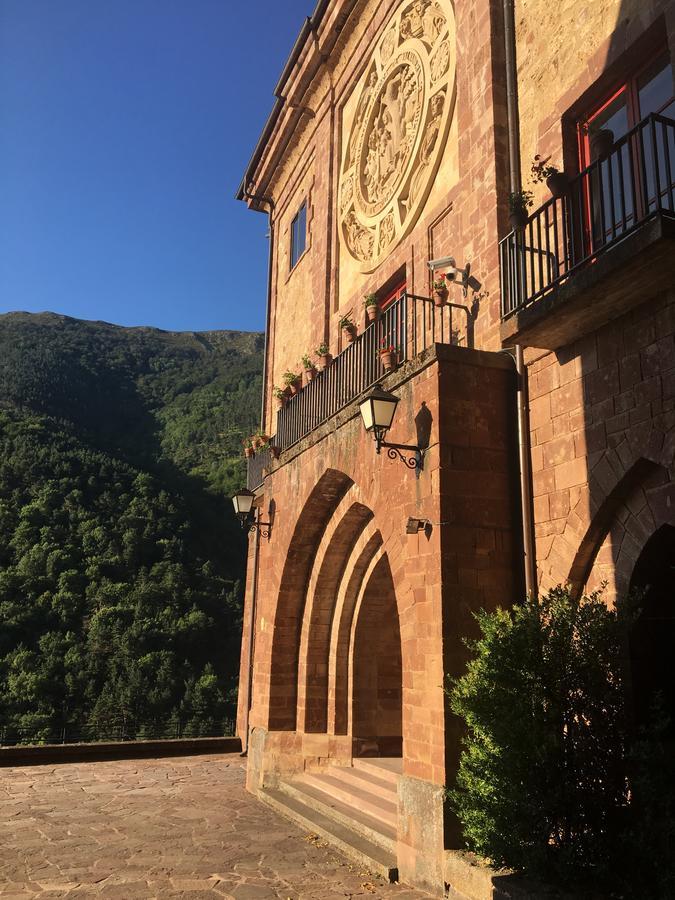 Monasterio De Santa Maria De Valvanera Anguiano Bagian luar foto