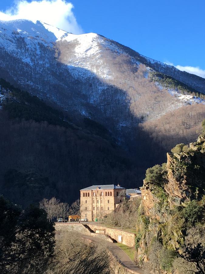 Monasterio De Santa Maria De Valvanera Anguiano Bagian luar foto