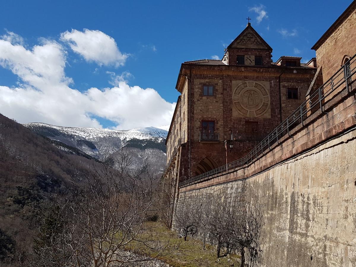 Monasterio De Santa Maria De Valvanera Anguiano Bagian luar foto
