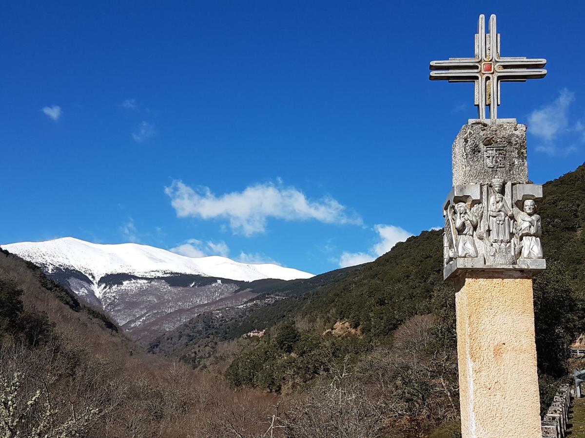 Monasterio De Santa Maria De Valvanera Anguiano Bagian luar foto