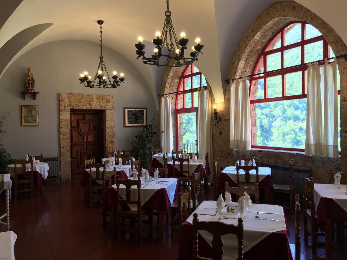 Monasterio De Santa Maria De Valvanera Anguiano Bagian luar foto